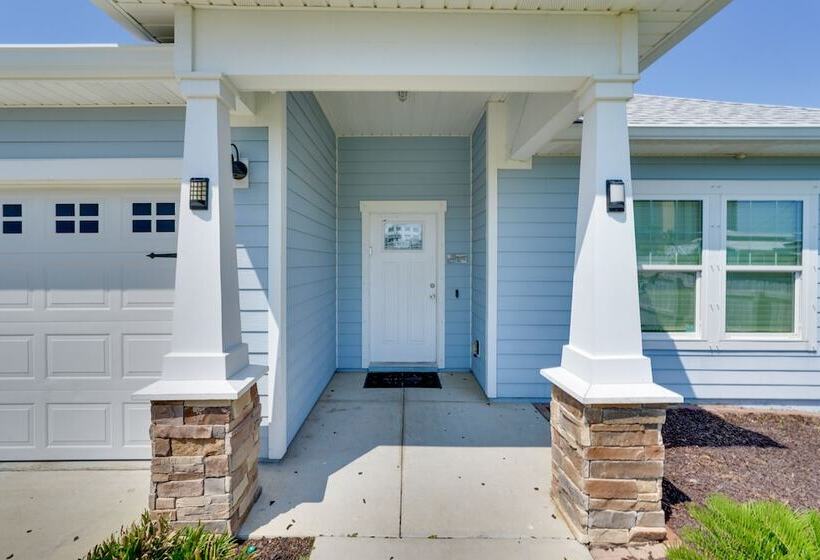 Group Friendly Pcb Retreat W/ Yard, Walk To Beach!