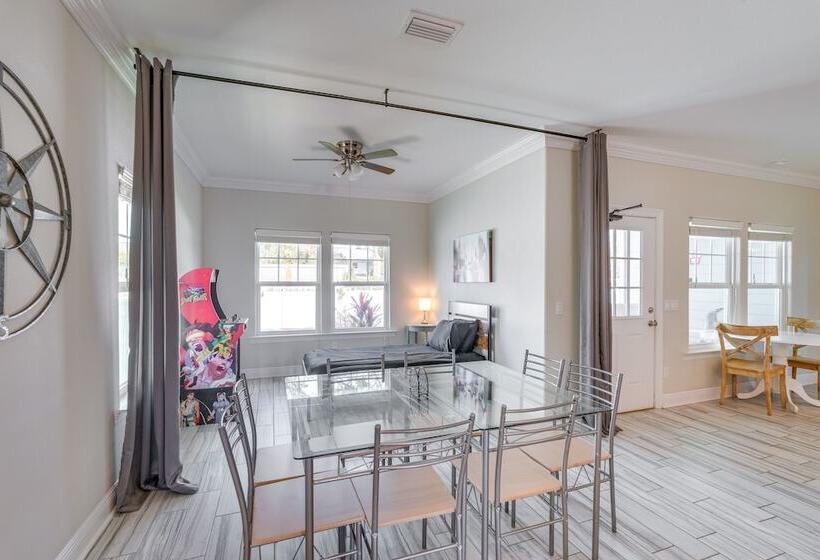 Group Friendly Pcb Retreat W/ Yard, Walk To Beach!