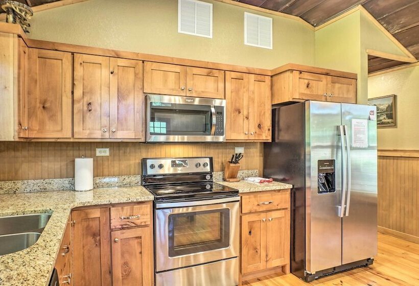 Guntersville Lake Cabin W/ 3 Fishing Ponds!