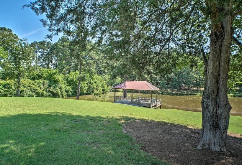 Guntersville Lake Cabin W/ 3 Fishing Ponds!