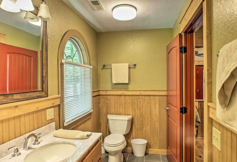 Guntersville Lake Cabin W/ 3 Fishing Ponds!