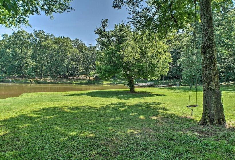 Guntersville Lake Cabin W/ 3 Fishing Ponds!