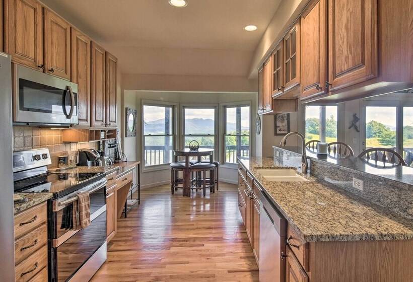 High Gravity Banner Elk Custom Chalet W/ Views!