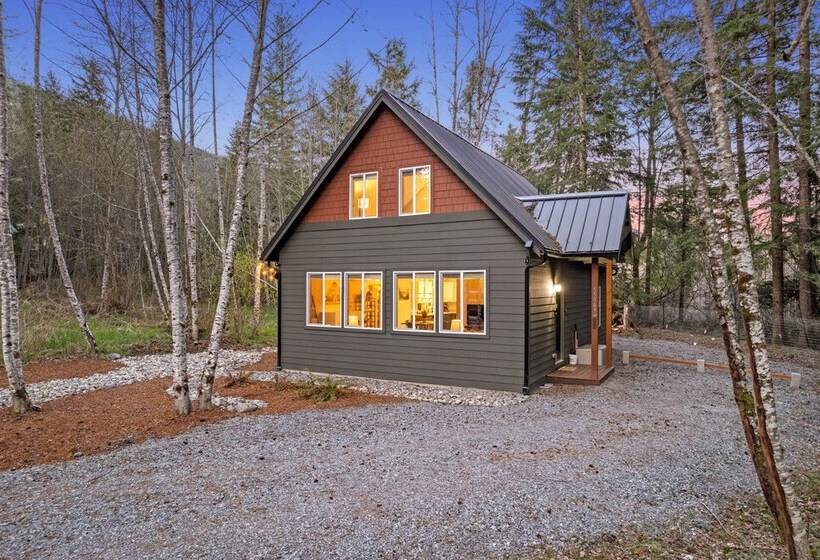 Hikers Haven W/ Hot Tub   Near Mt Rainier!