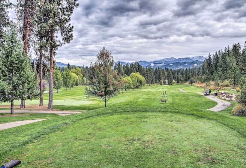 Hillside Hideaway: Warm & Cozy Terrace Lakes Cabin