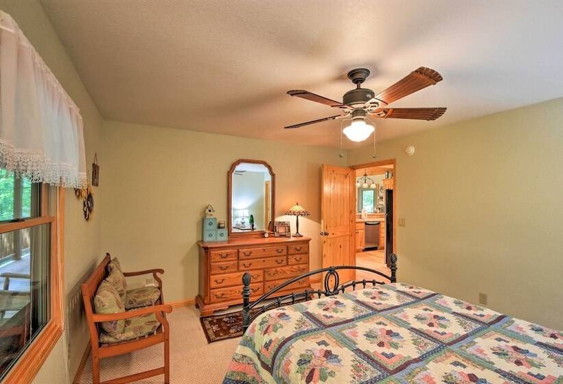 Andrews Cabin W/ Game Room & Covered Porch!