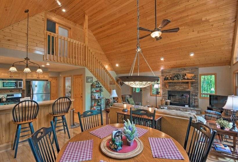 Andrews Cabin W/ Game Room & Covered Porch!