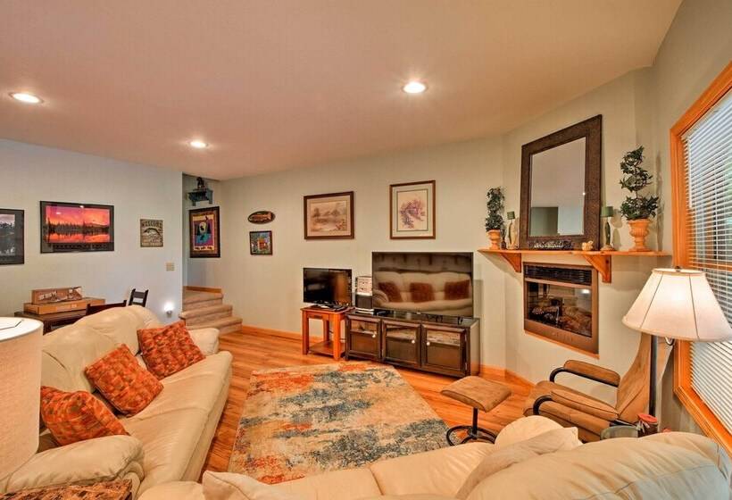 Andrews Cabin W/ Game Room & Covered Porch!