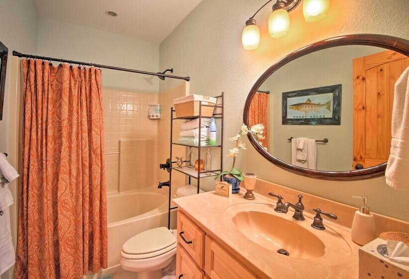 Andrews Cabin W/ Game Room & Covered Porch!