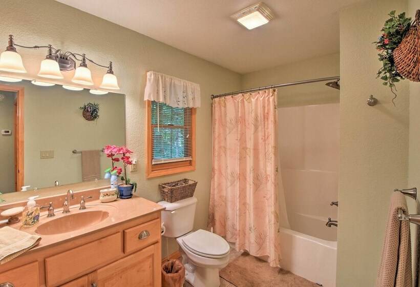 Andrews Cabin W/ Game Room & Covered Porch!