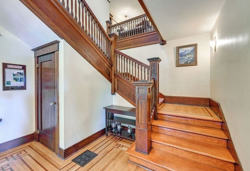 Historic Auburn House On 37 Acres W/private Lake!