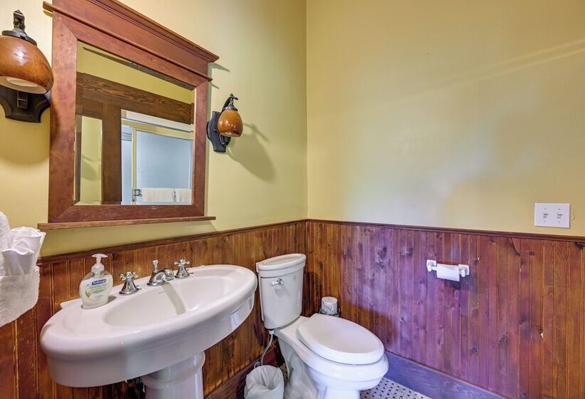 Historic Auburn House On 37 Acres W/private Lake!