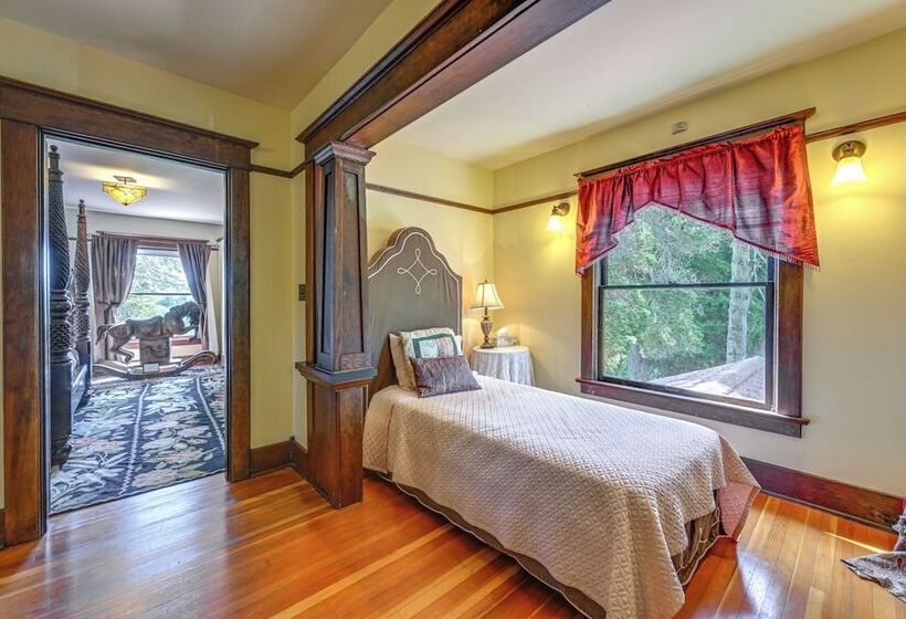 Historic Auburn House On 37 Acres W/private Lake!