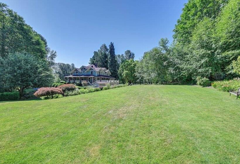 Historic Auburn House On 37 Acres W/private Lake!