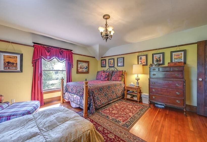 Historic Auburn House On 37 Acres W/private Lake!