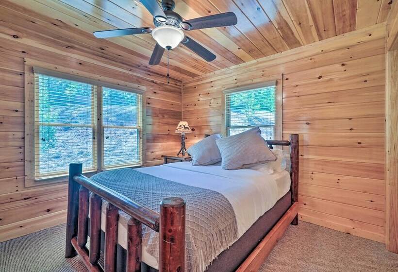 Hiwassee Hideaway  Cabin W/ Mountain Views!