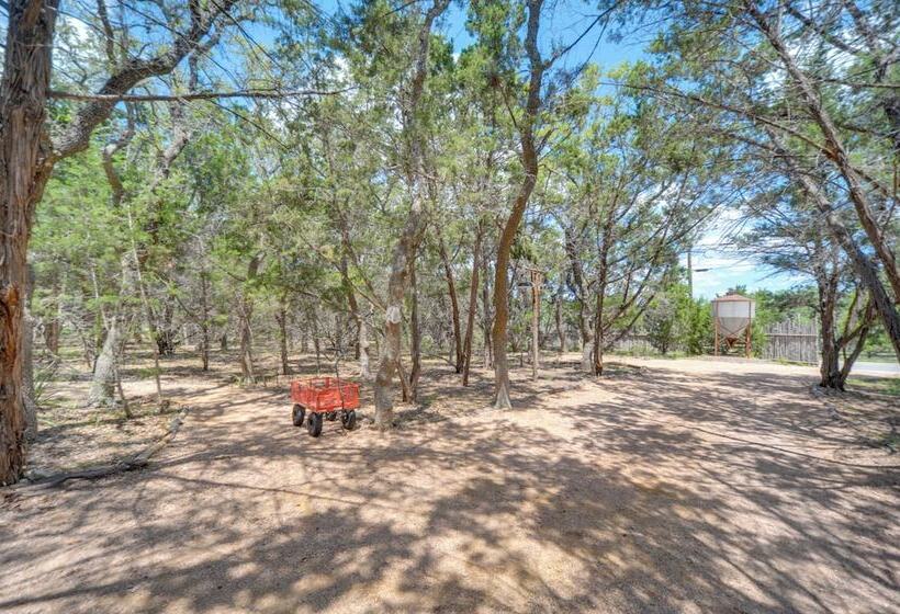 Horse Thief Inn  Cabin Retreat W/ Deck & Hot Tub!