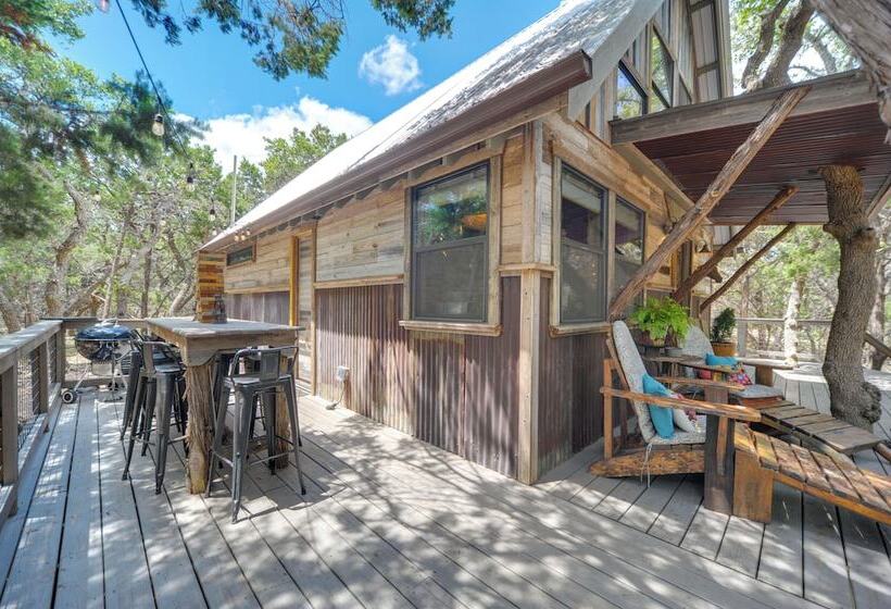 Horse Thief Inn  Cabin Retreat W/ Deck & Hot Tub!