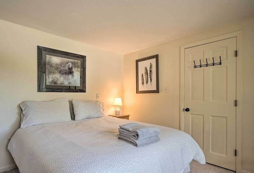 House W/ Balcony ~ 5 Mi To Cranmore Resort!