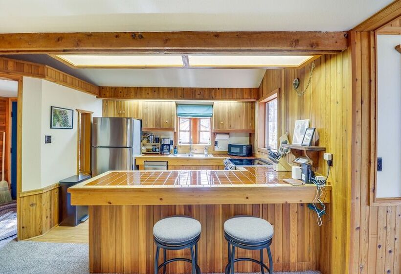 Hungry Horse Cabin W/ Gas Grill, Near Glacier!