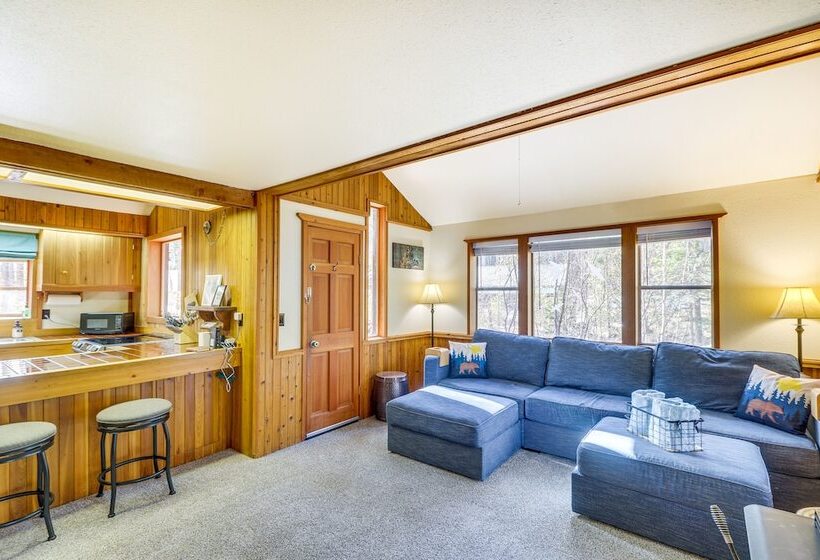 Hungry Horse Cabin W/ Gas Grill, Near Glacier!