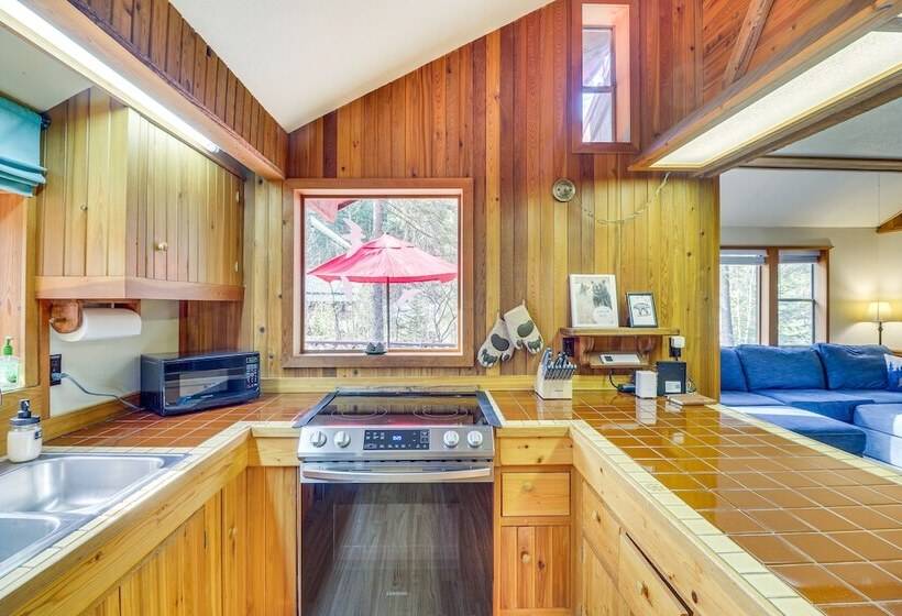 Hungry Horse Cabin W/ Gas Grill, Near Glacier!