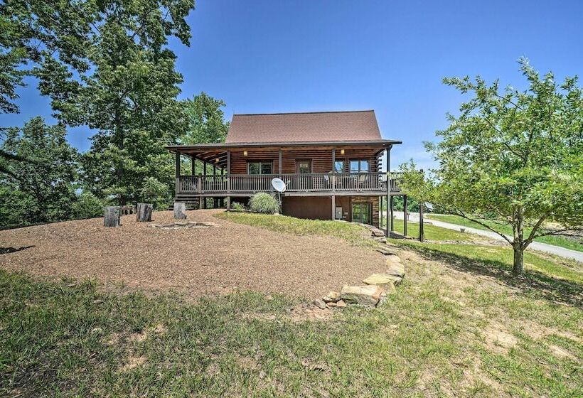 Idyllic Lakeview Lodge W/ Private Hot Tub!