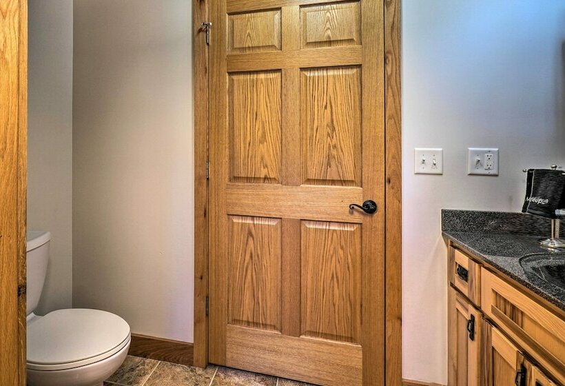 Idyllic Lakeview Lodge W/ Private Hot Tub!