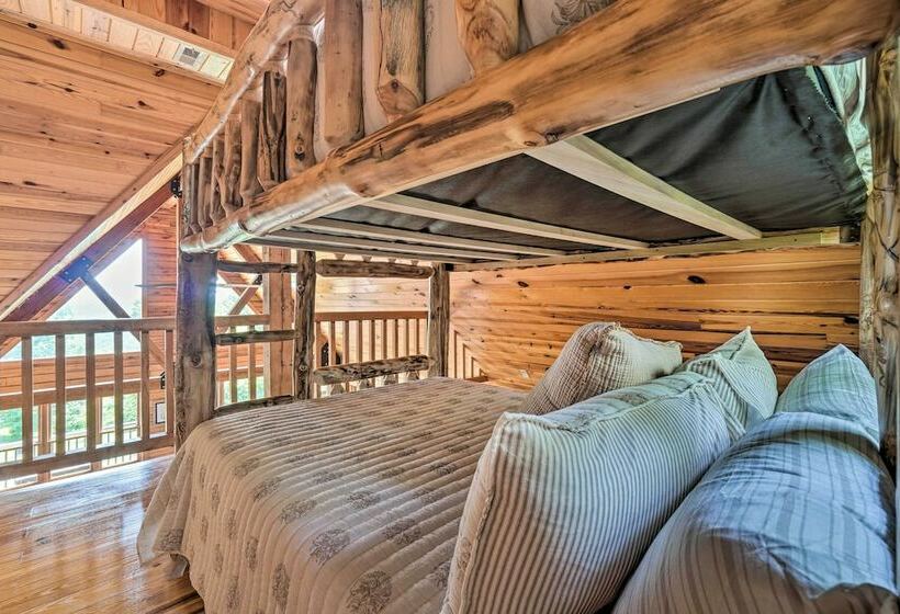 Idyllic Lakeview Lodge W/ Private Hot Tub!