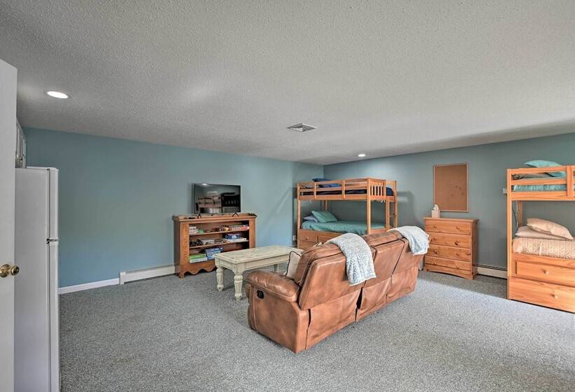 Inviting Lakefront Home: Seasonal Boat Dock!