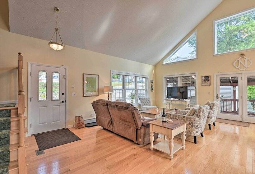 Inviting Lakefront Home: Seasonal Boat Dock!