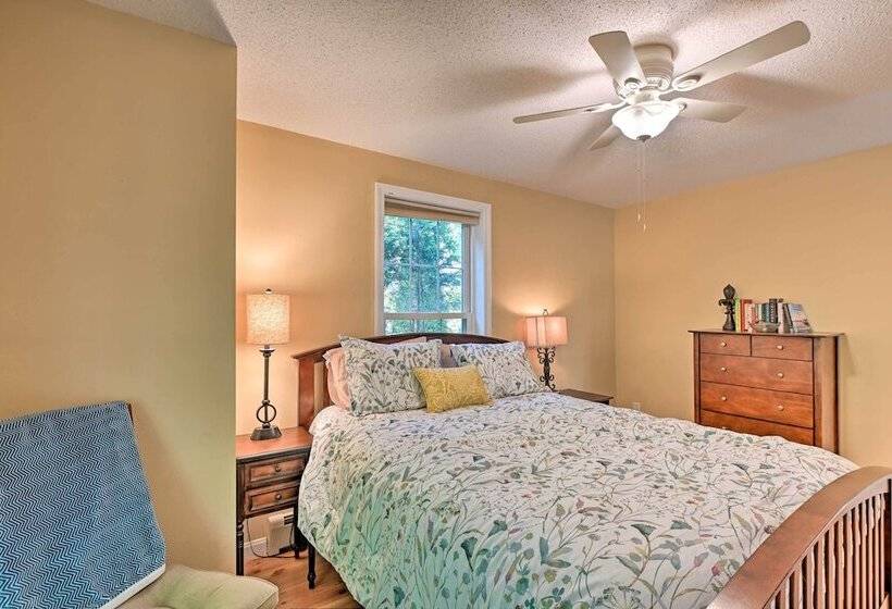 Inviting Lakefront Home: Seasonal Boat Dock!