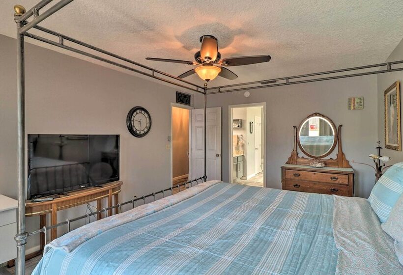 Jacksonville Home, Near Beach & Mayo Clinic!