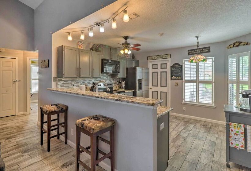 Jacksonville Home, Near Beach & Mayo Clinic!