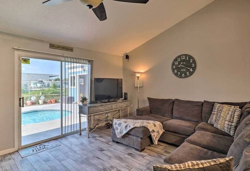 Jacksonville Home, Near Beach & Mayo Clinic!