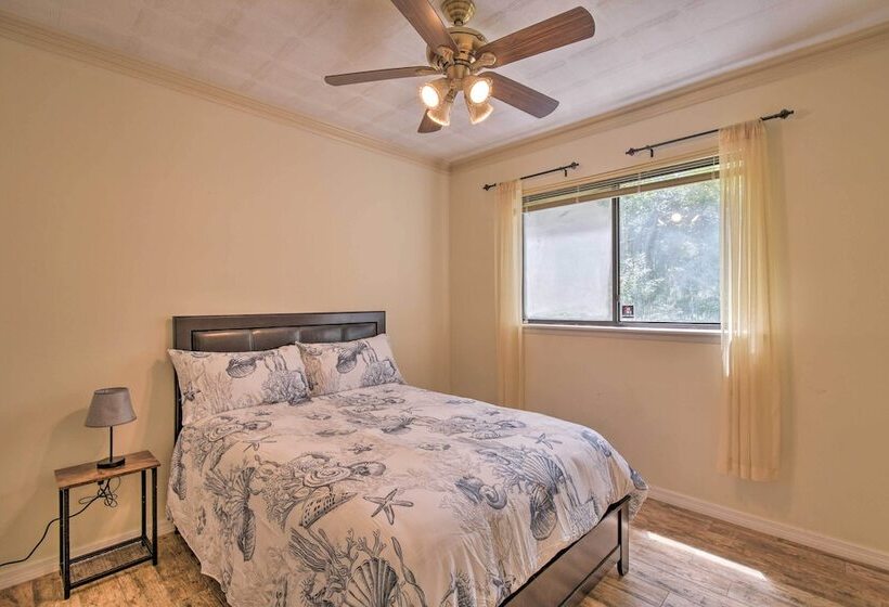 Jacksonville Home On 1 Acre ~ 6 Mi To Beach!