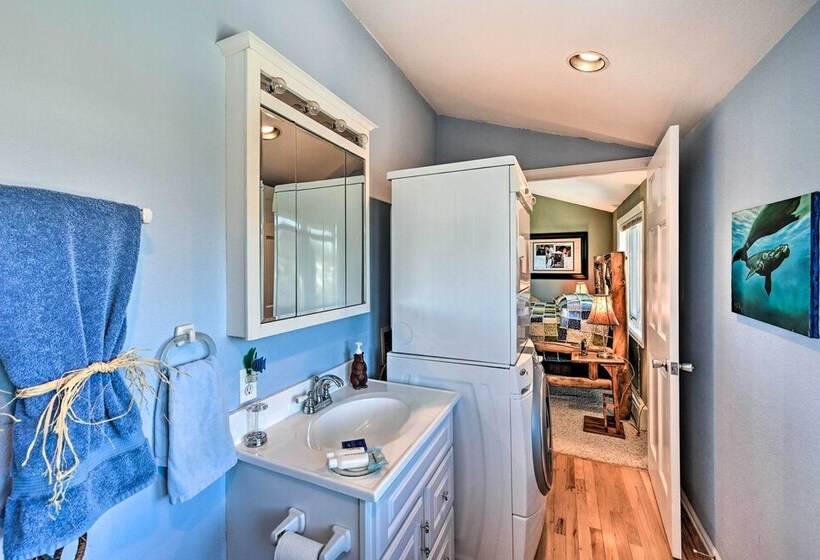 Jefferson Cabin W/ Hot Tub: Ski, Hike, Bike!