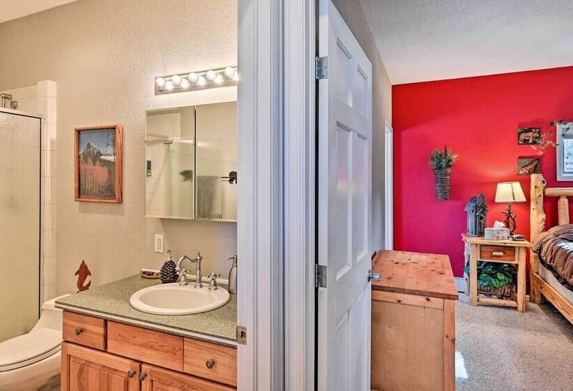 Jefferson Cabin W/ Hot Tub: Ski, Hike, Bike!