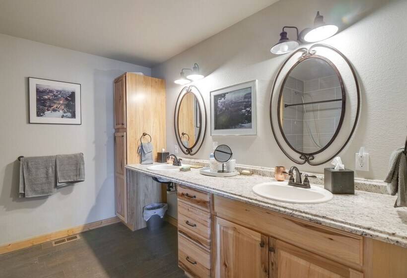 Jefferson Home W/ Mountain Views & Horse Pastures