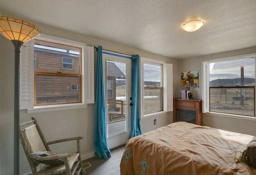 Jefferson Home W/ Mountain Views & Horse Pastures