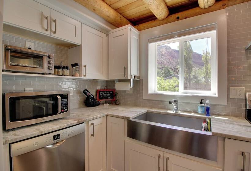 Jemez Springs Mountain Oasis   Hot Springs Nearby!