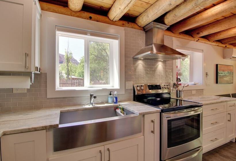 Jemez Springs Mountain Oasis   Hot Springs Nearby!