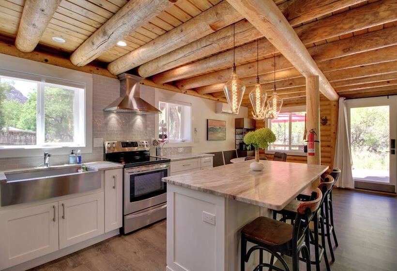 Jemez Springs Mountain Oasis   Hot Springs Nearby!