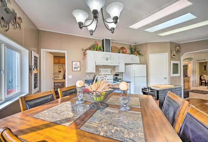 John Day Lakehouse W/ A Great Outdoor Space!