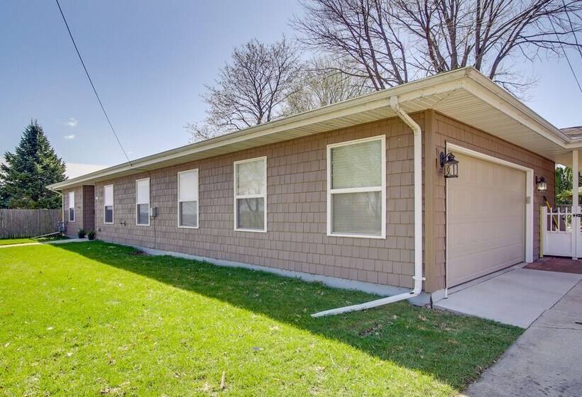 La Petit Maison   Lakefront Oshkosh Home!