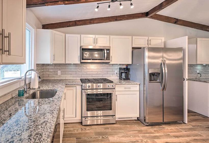 Laconia Hideaway < 2 Miles To Lake Winnipesaukee!