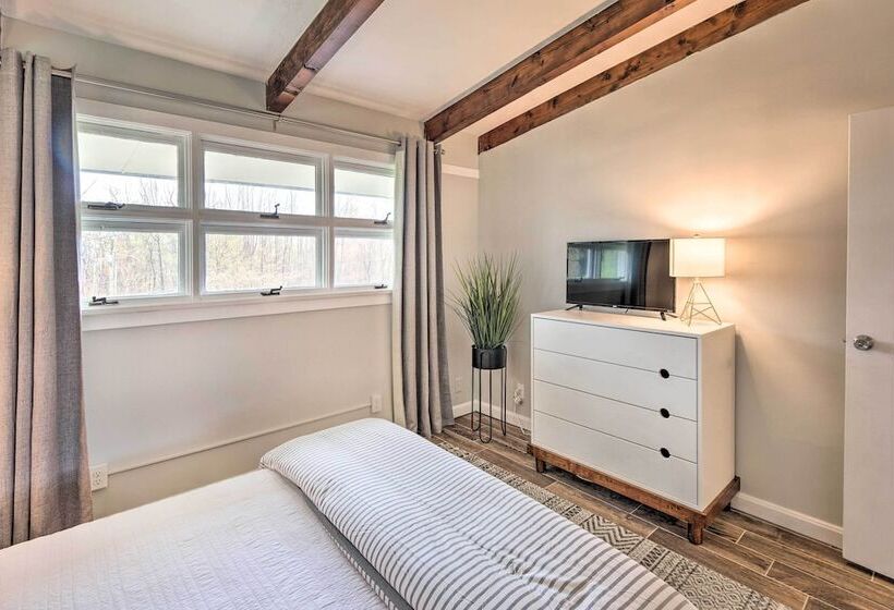 Laconia Hideaway < 2 Miles To Lake Winnipesaukee!