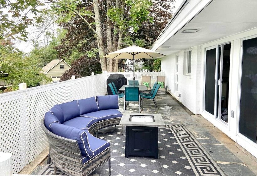 Laconia Hideaway < 2 Miles To Lake Winnipesaukee!