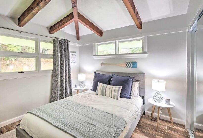 Laconia Hideaway < 2 Miles To Lake Winnipesaukee!