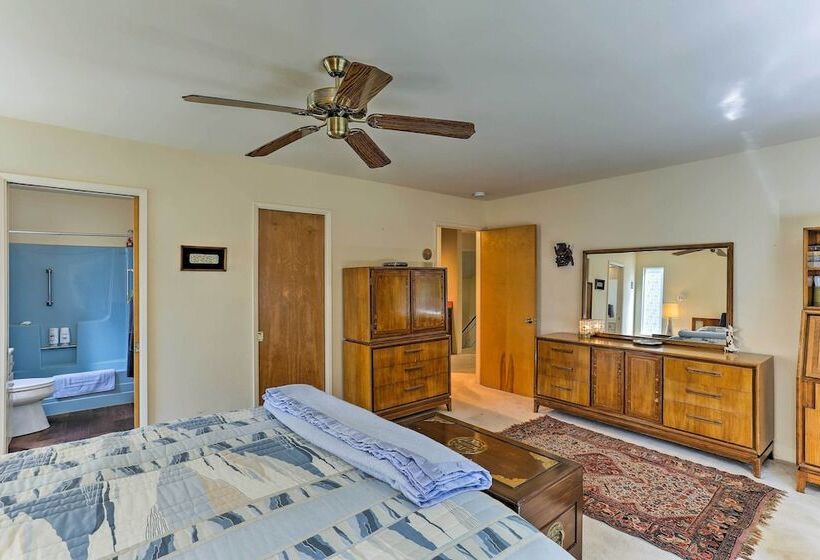 Lake Almanor Country Club Home W/ Views & Kayaks!